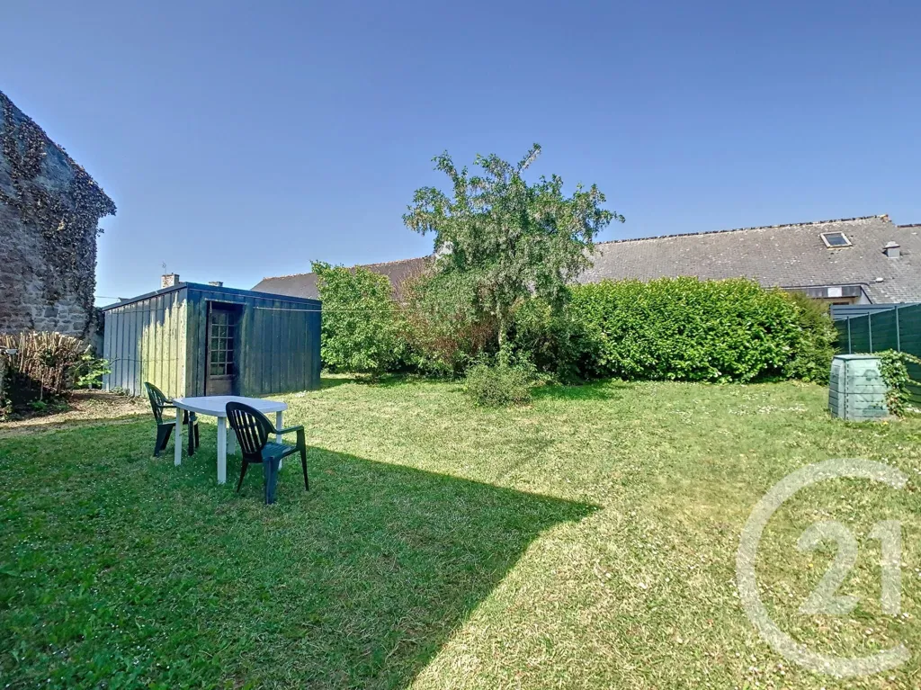 Jardin - Maison de Bourg Rénovée avec Jardin à Quévert