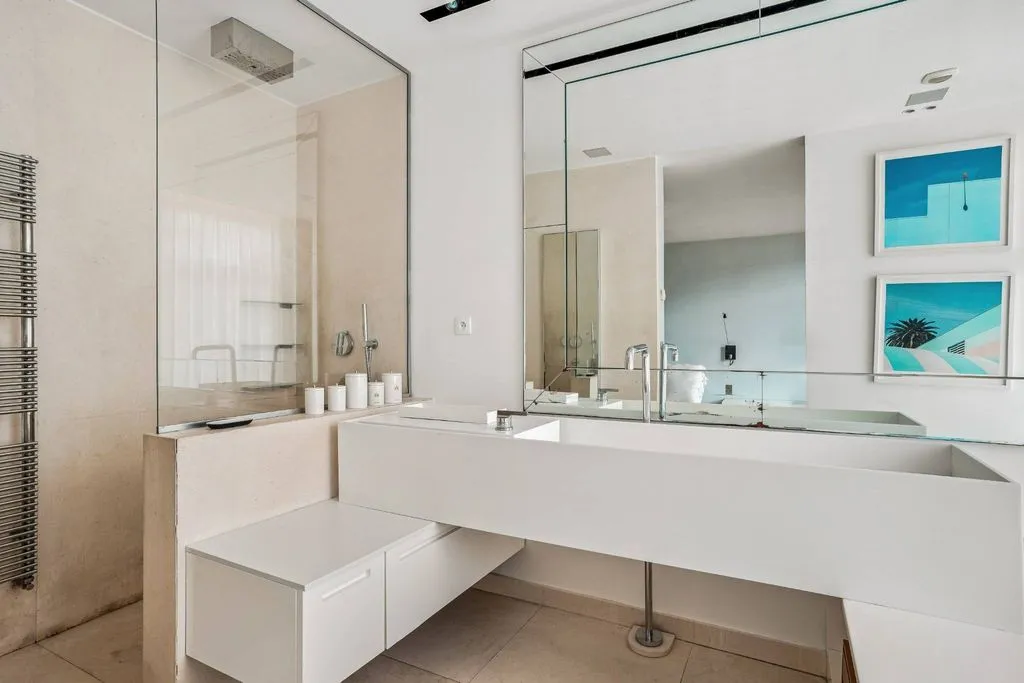 Bathrooms - Luxury Flat with Terrace in Paris