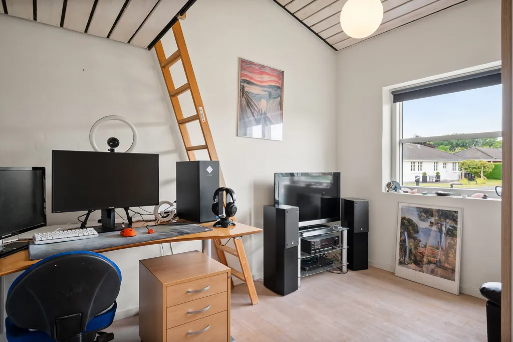 Studio - Architect-Designed Villa with Garden in Vollerup