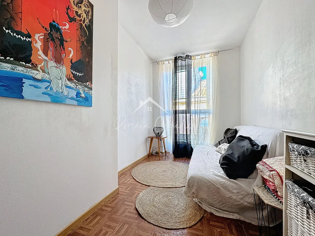 Chambres - Appartement T4 avec Vue Dégagée en Centre-ville de Millau