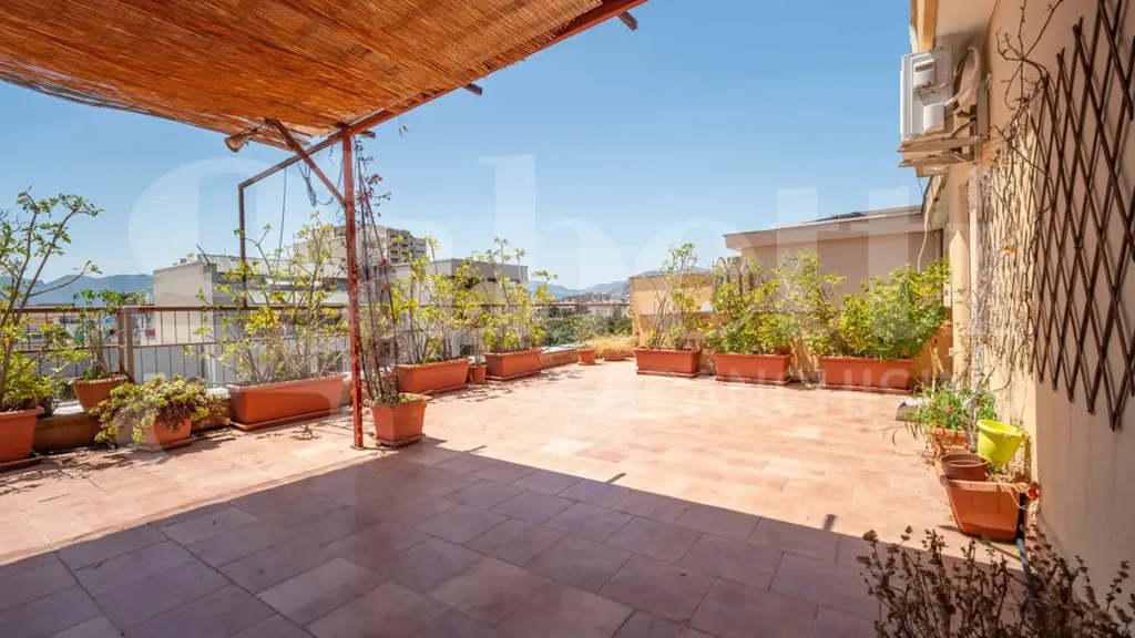 Terrasse - Attico with 150m² Terrace in Palermo