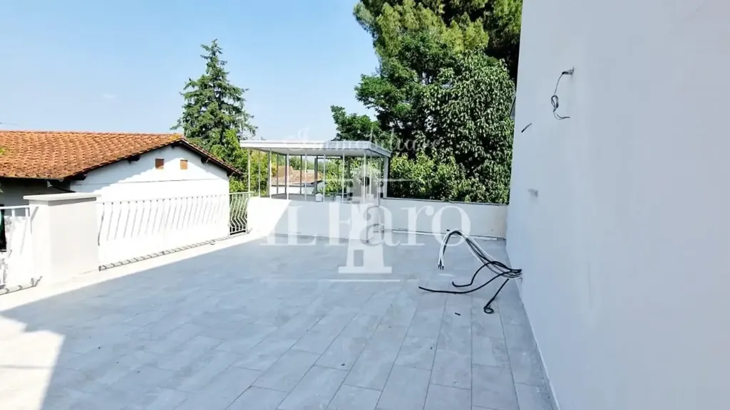 Terrasse - Rear-Accessed Flats with Balcony in Signa