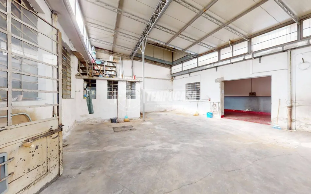 Garaaž - Warehouse with Development Potential in Turin