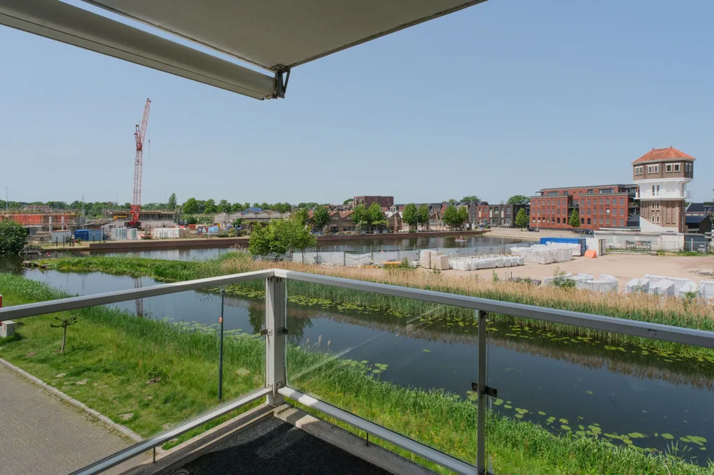 Balcon - Waterfront Flat with Dual Views in Almelo