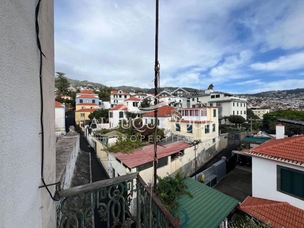 Rõdu - Historic Building for Restoration in Funchal Centre