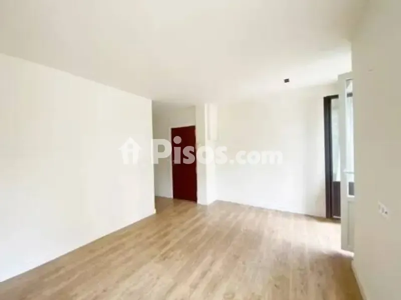 Stanze - Reformed Flat with Large Windows in Urkizu