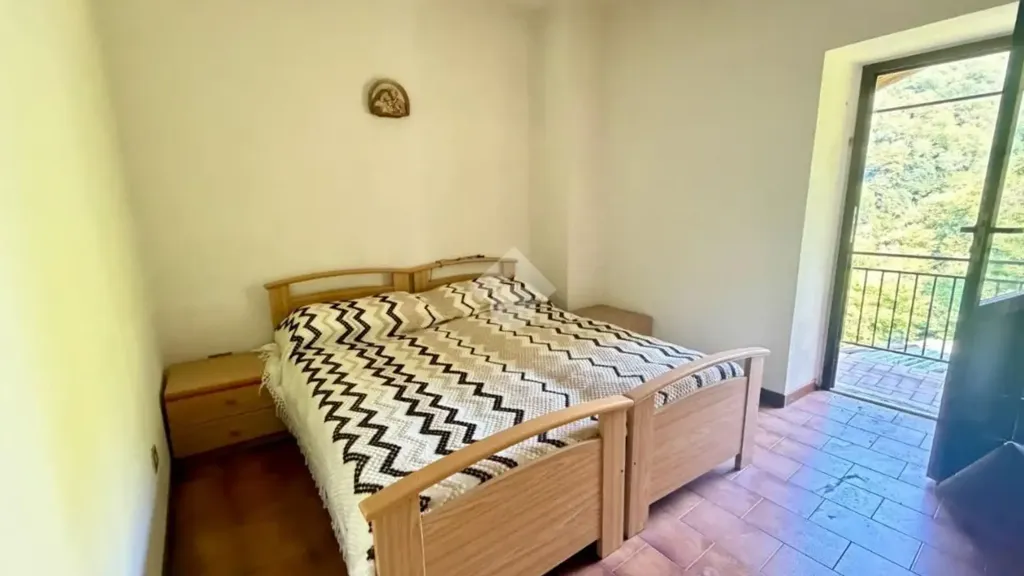 Chambres - Historic Semidetached House with Balconies in Urida