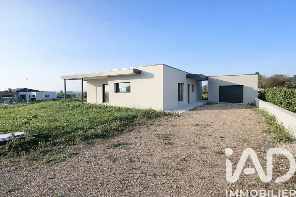 4-toaline maja asukohas Les trois-châteaux