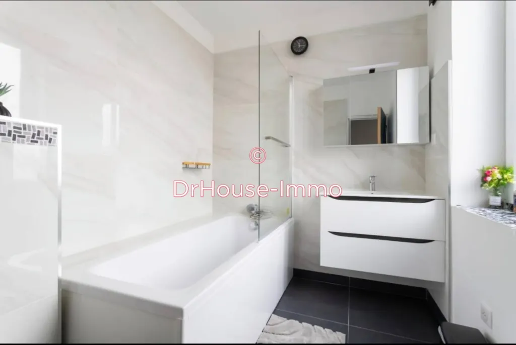 Vannitoad - Renovated House with Terrace in Wasquehal