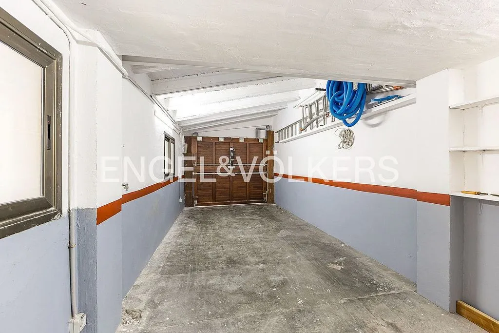 Garage - Señorial House with Pool in Sant Just Desvern