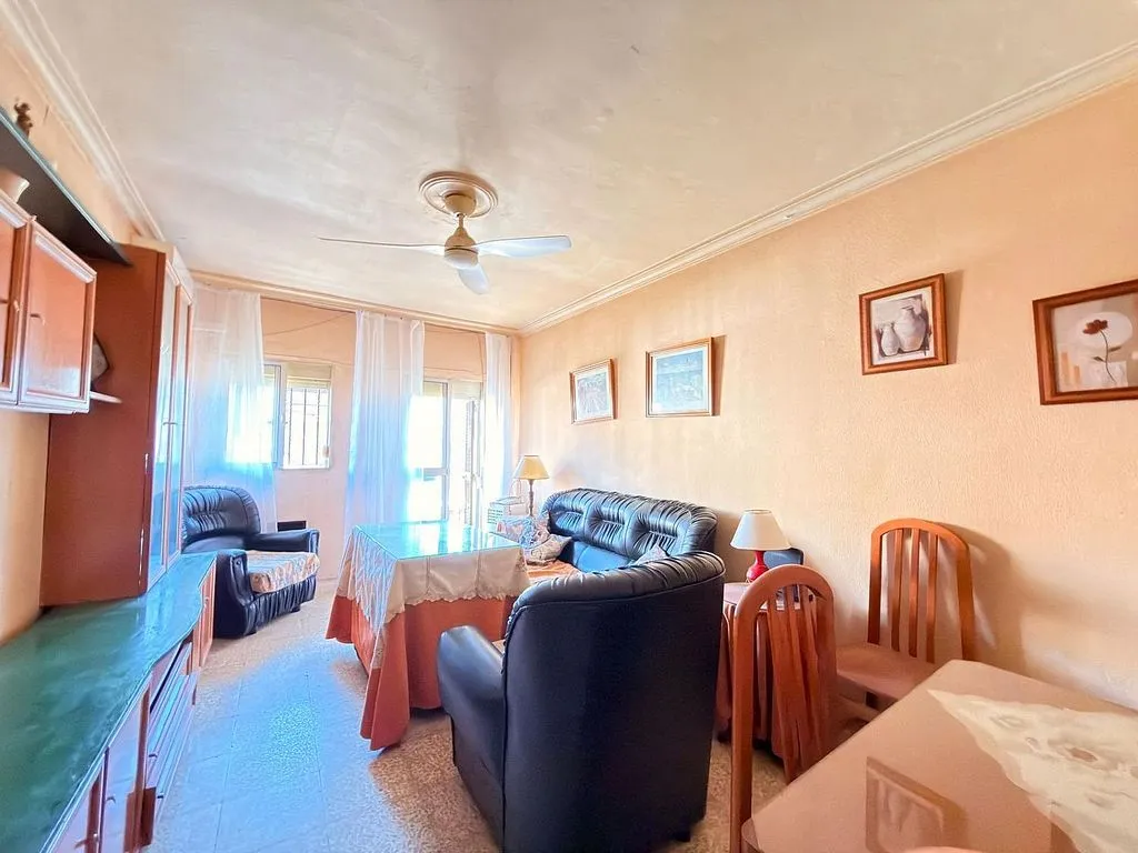 Living Room - 3-Bedroom Flat with Terrace in Palmete, Sevilla
