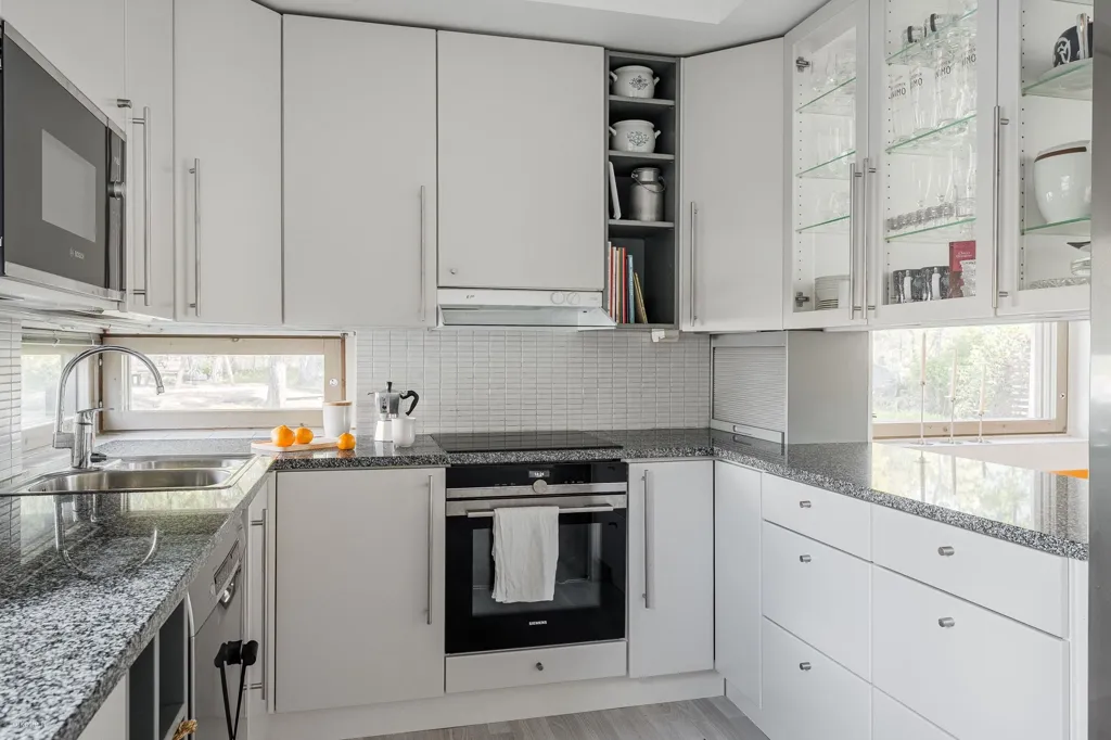 Cuisine - Modern Apartment with Garden in Katariina, Turku