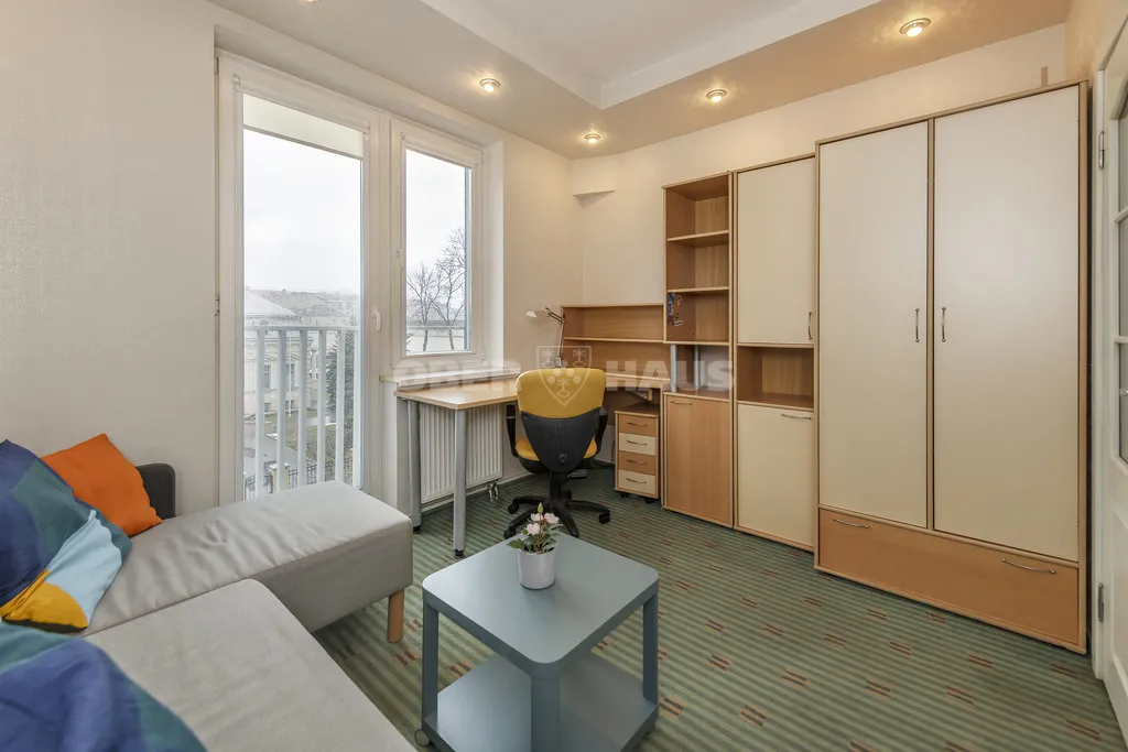 Bureau - Designer Flat with Art in Vilnius Old Town