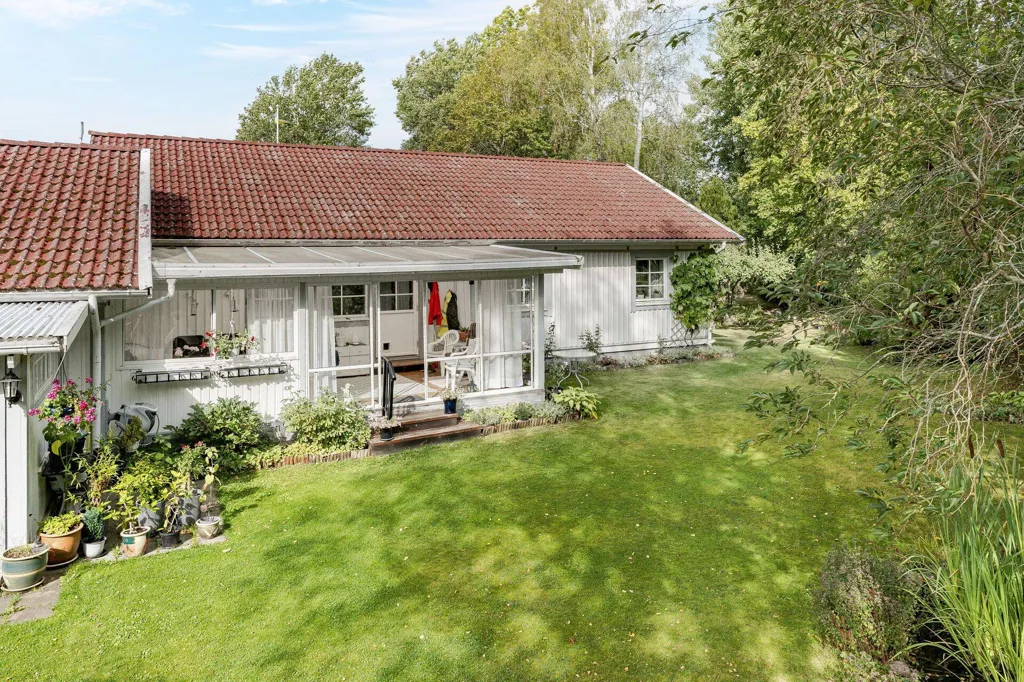 Garden - One-Storey Villa with Garden in Skara