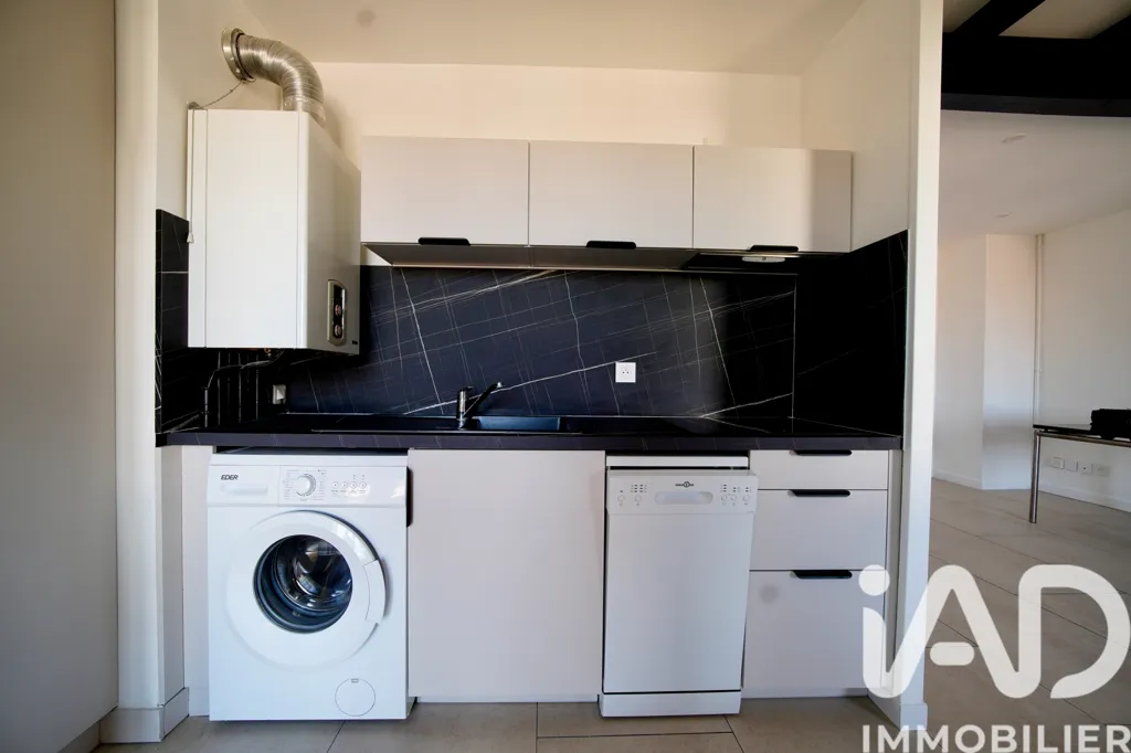 Köök - Renovated 2-Bed Flat with Mezzanine in Valence