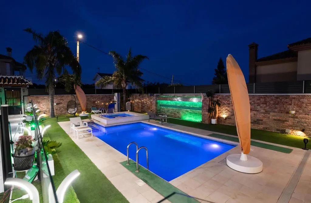 Piscine - Luxury Villa with Pool in Torremolinos