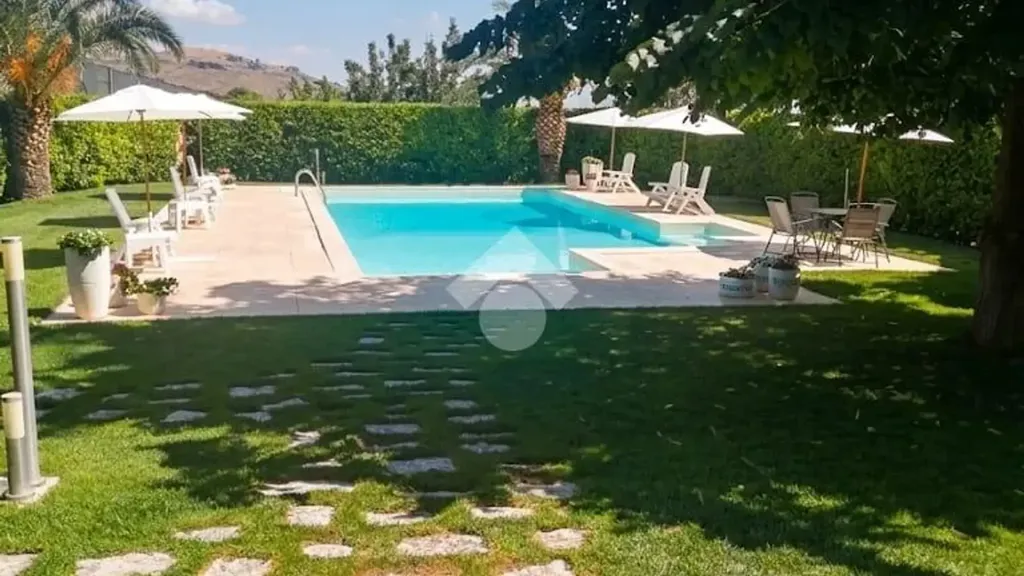 Bassein - Villa with Pool in Pergusa, Enna