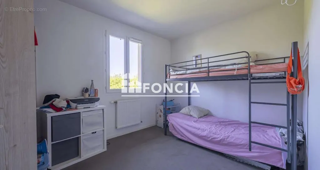 Chambres - Villa Récemment Construite avec Jardin à Vienne Charlemagne