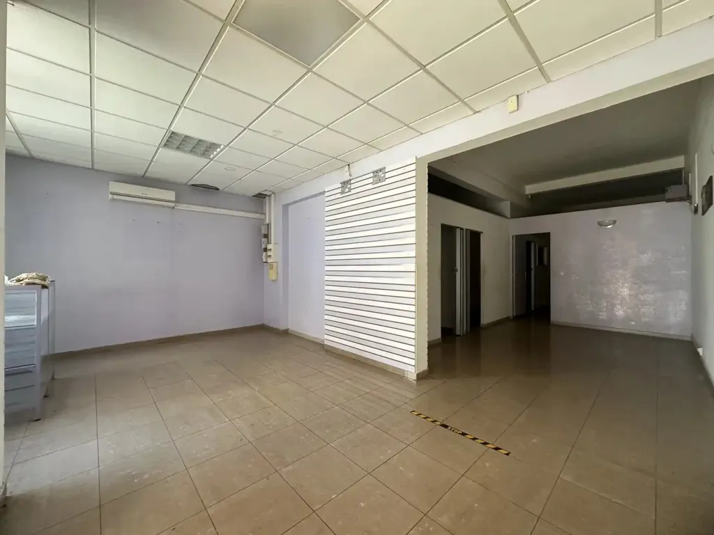 Rooms - Commercial Space with Air Conditioning in Saint-Louis