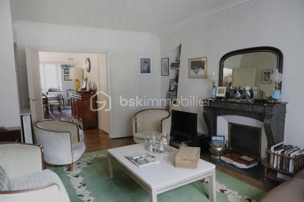 Séjour - Appartement Luxe avec Triple Exposition à Paris