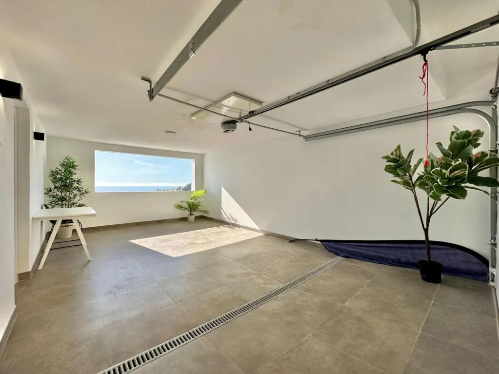 Garage - Penthouse with Sea Views in Velilla, Almuñécar