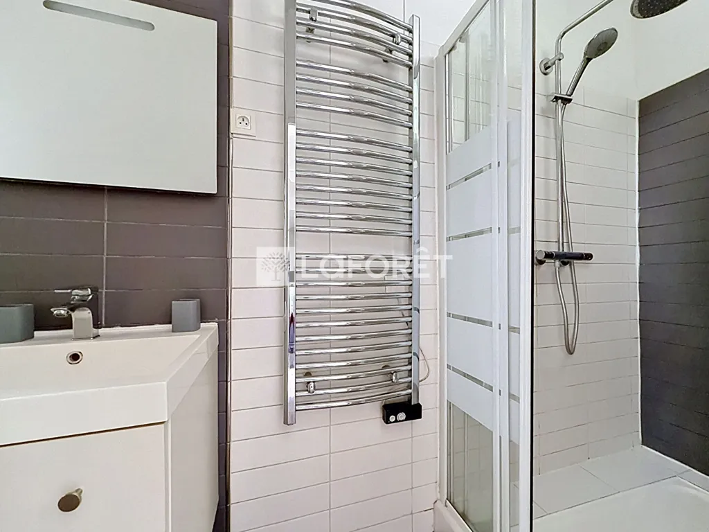Salles de bain - Appartement 2 Pièces avec Balcon à Les Lilas