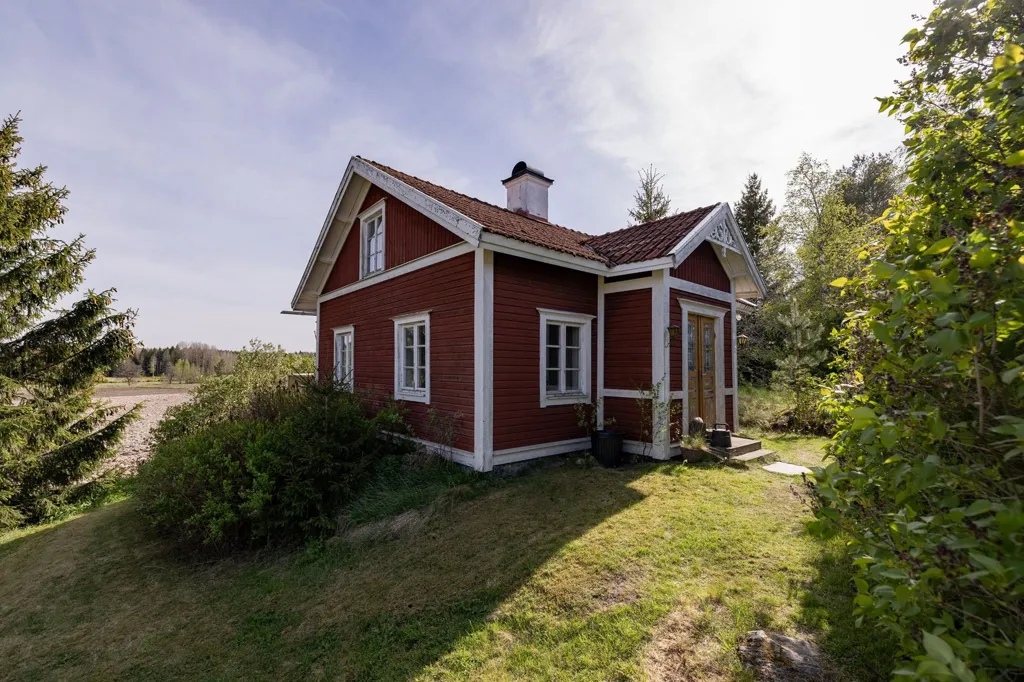 Extérieur - 1800s Farmhouse with Water View in Nora