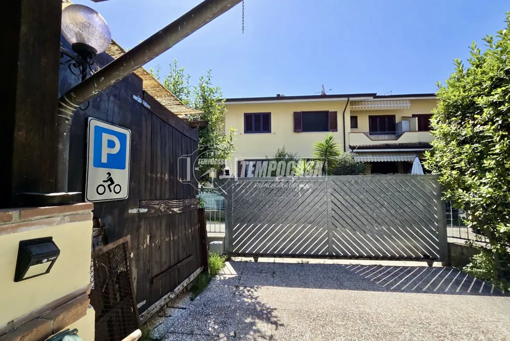 Välivaade - Rustic Villa with Garden in Castagnola, Massa