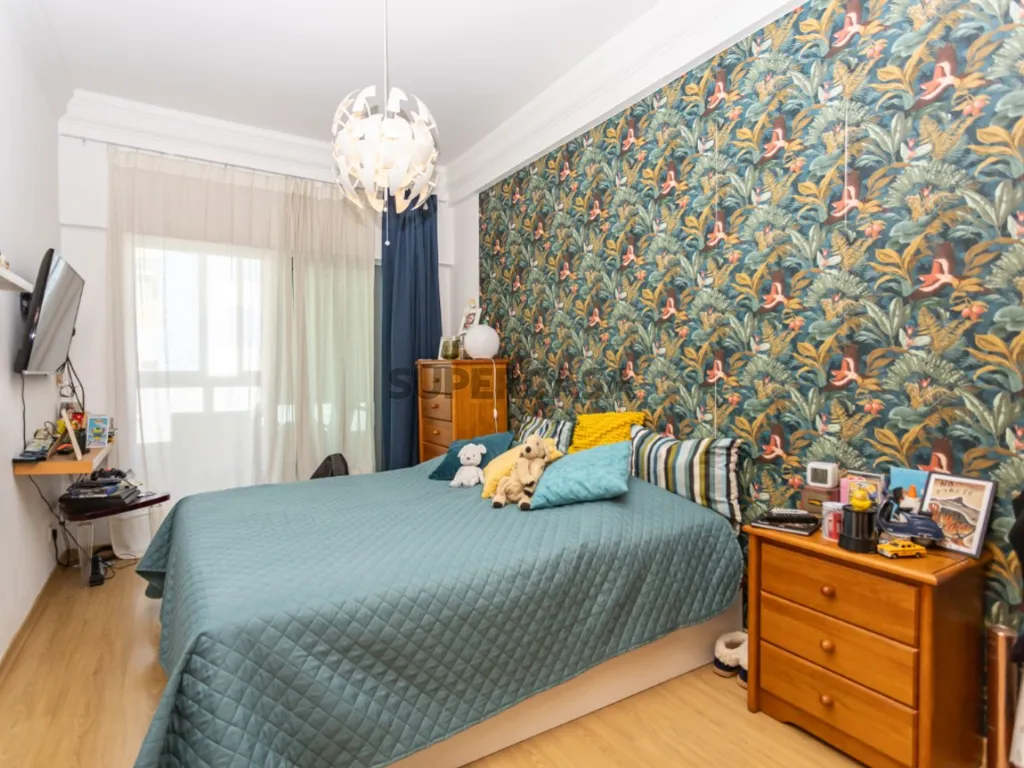 Magamistoad - Open-Plan Apartment with River View in Almada