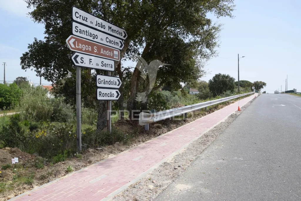 Rustic Land with Protected Oak Grove in São Francisco da Serra