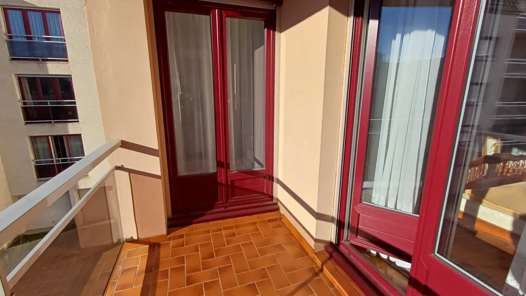 Balcon - Appartement Traversant avec Garage et Balcon à Clermont-Ferrand