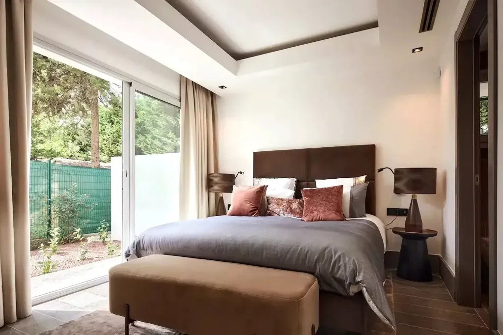 Bedrooms - 1950s Villa with Sea View in Cap d'Antibes