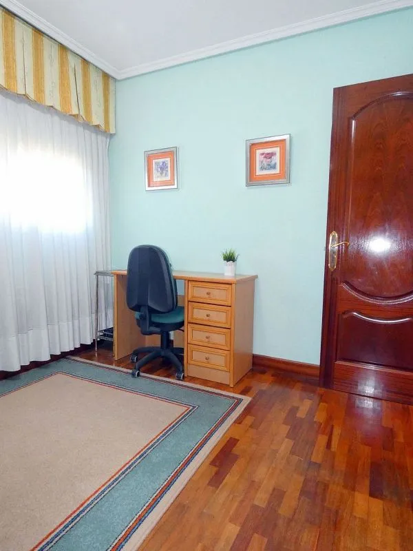 Kabinet - Flat with Garage in Calle de Karmelo