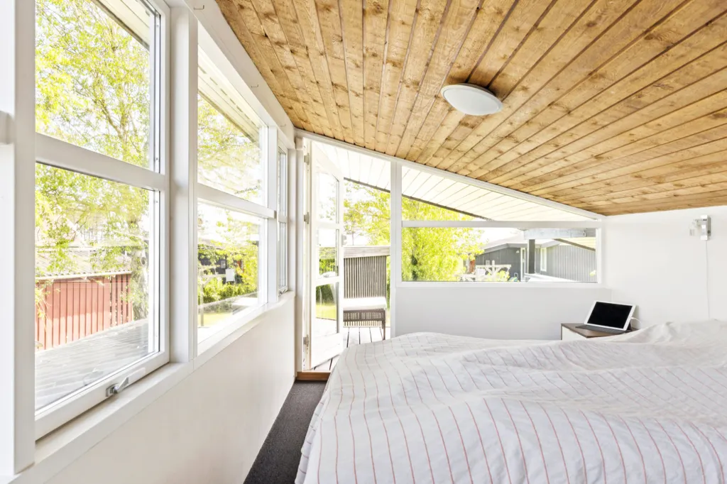 Magamistoad - Vacation House with Waterfront View in Elsegårde
