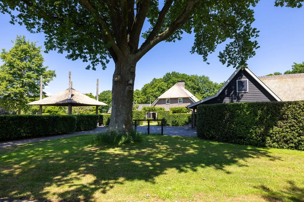 Giardino - Rietgedekt Landhuis with Pool in Hierden