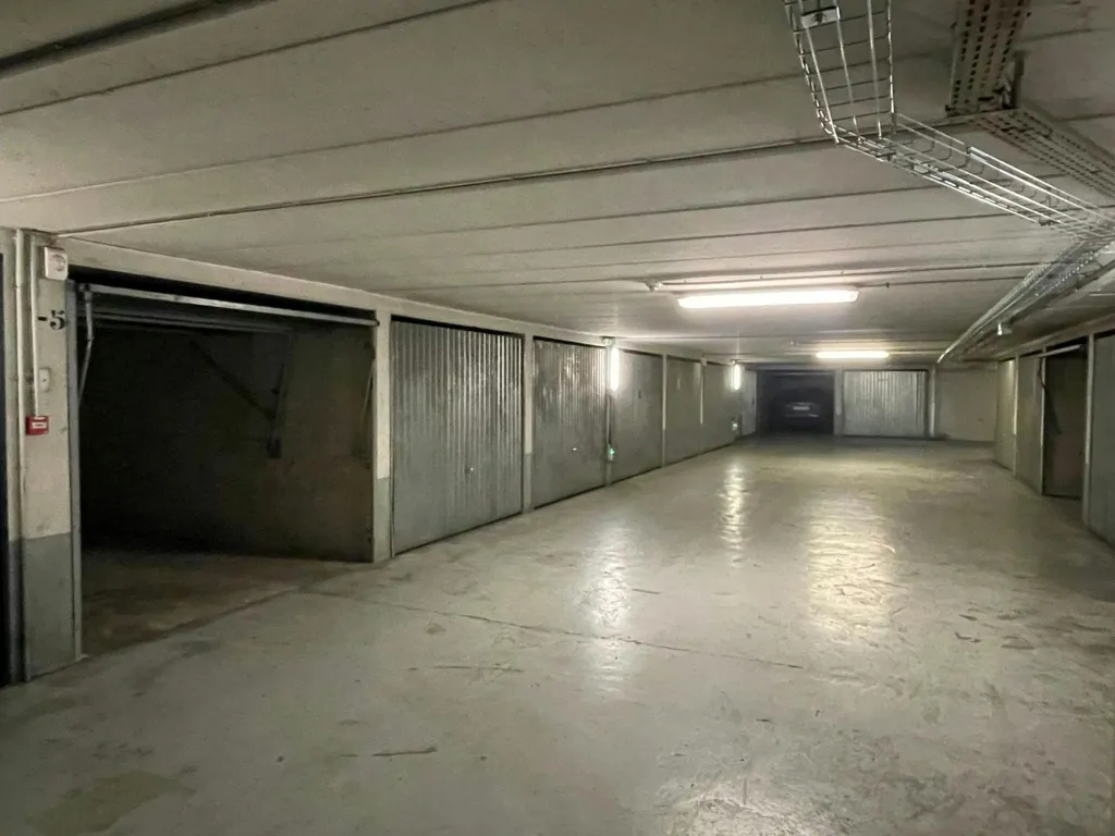 Garage - Secure Parking Box in Alesia, Lyon