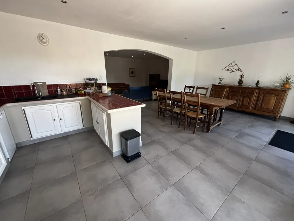 Cuisine - Villa Luxueuse avec Piscine à Malaucène