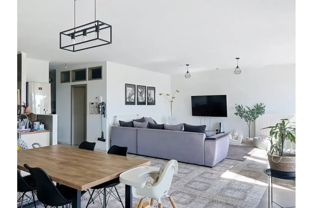 Söögituba - Spacious Ground Floor Apartment with Terrace in Blegny