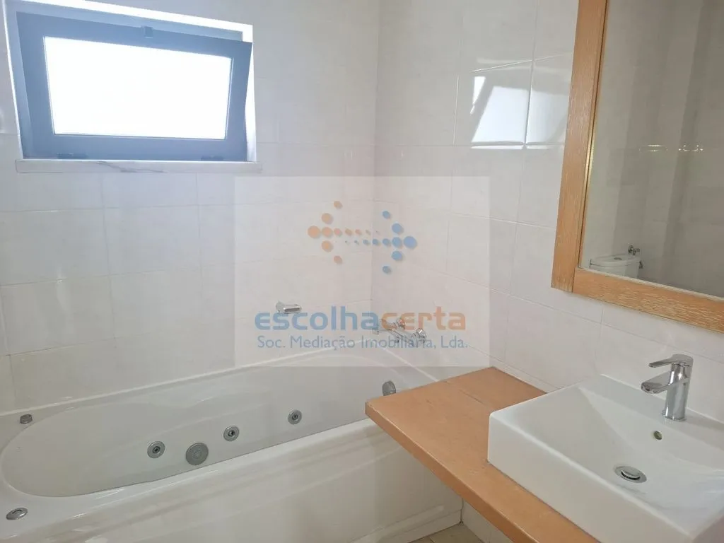 Vannitoad - Luxury House with Garden in Feijó, Almada