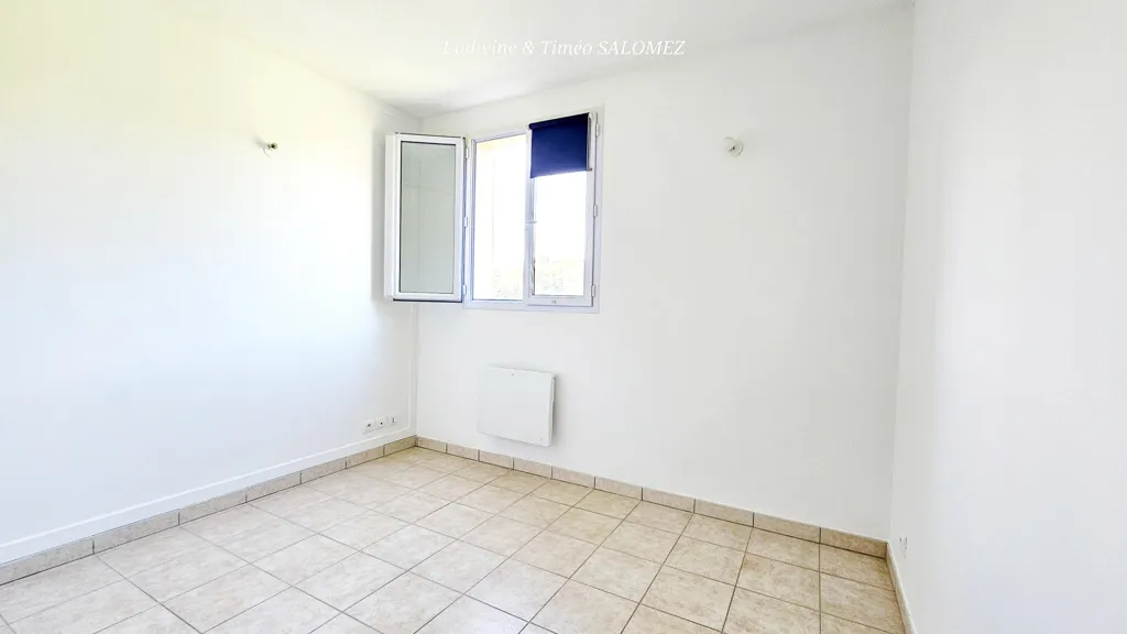 Pièces - Appartement T4 Traversant avec Vue sur les Collines à Montferrat