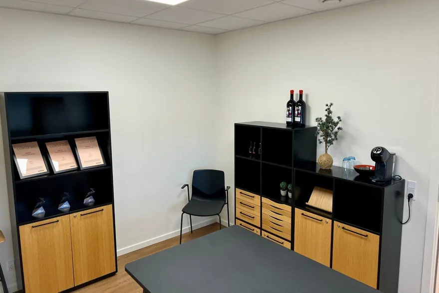 Bureau - Business Property with Industrial Kitchen in Sabro