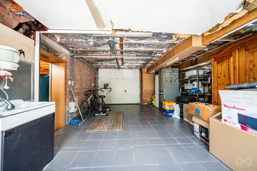 Garaaž - Three-Storey House with Terrace in Bray