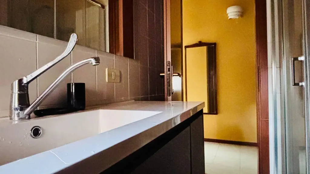 Salles de bain - Duplex Apartment with Lake View in Desenzano del Garda