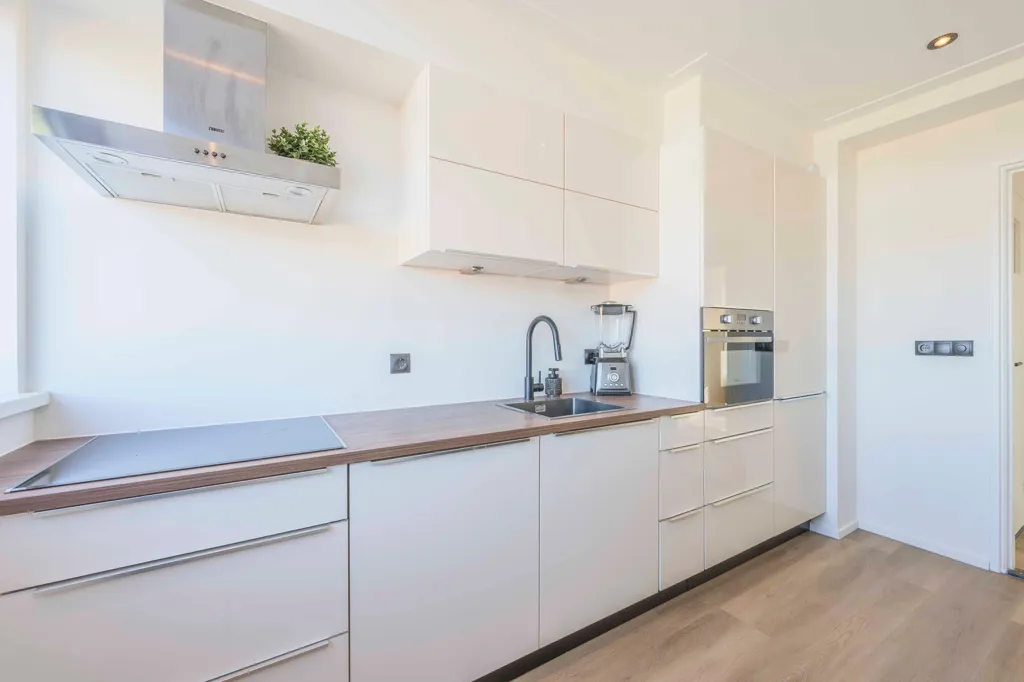 Köök - 4-Bedroom Apartment with Balcony in Katwijk