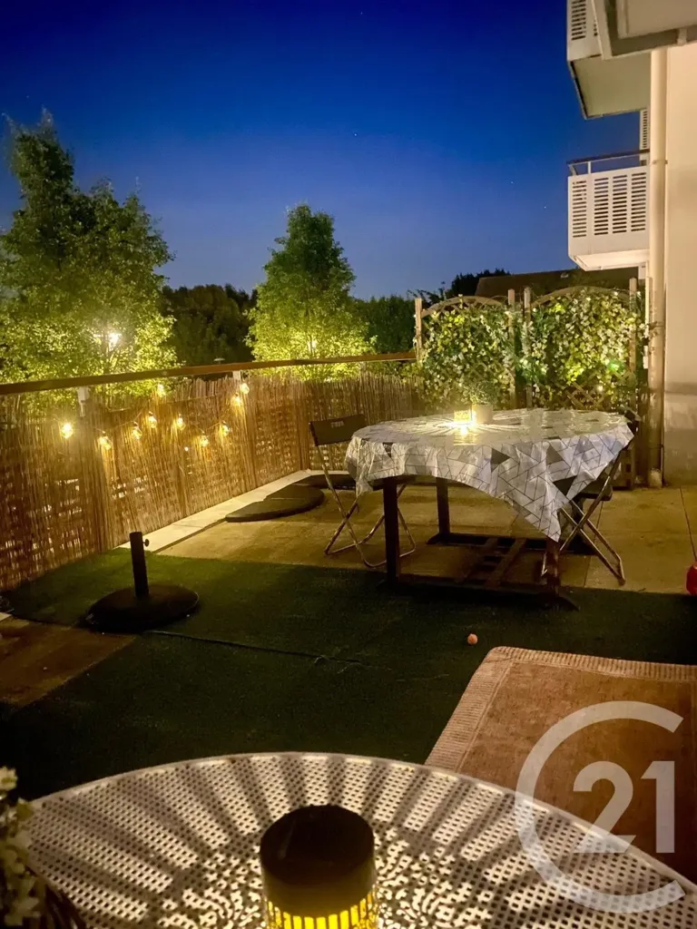 Terrass - 4-Bedroom Garden Flat in Ecquevilly