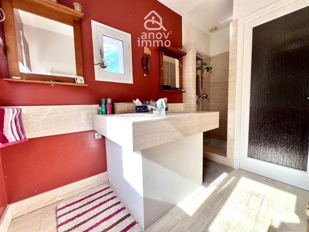 Bagni - House with Enclosed Land in Marçay
