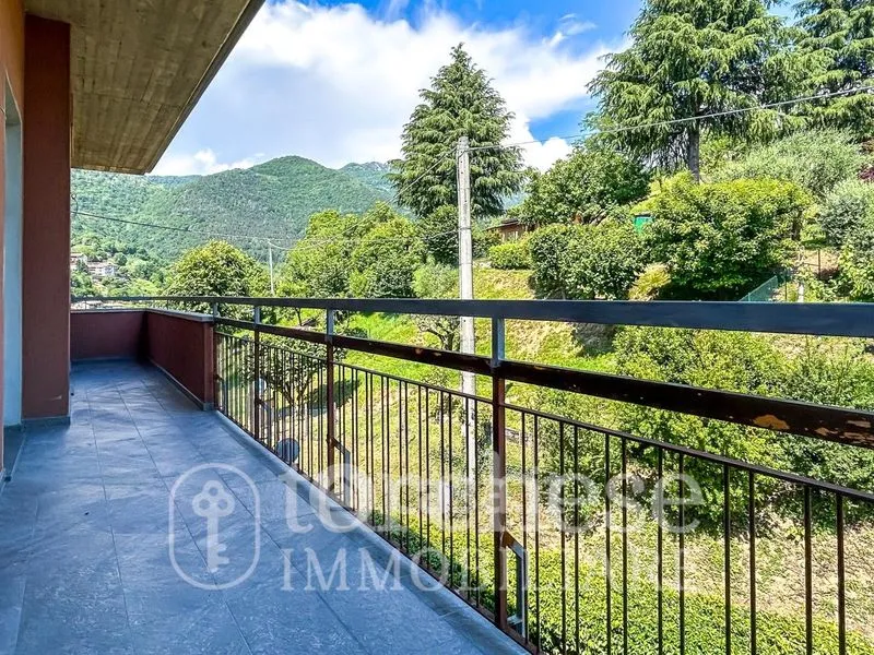 Balcon - Rustic Trilocale with Balcony in Sorisole