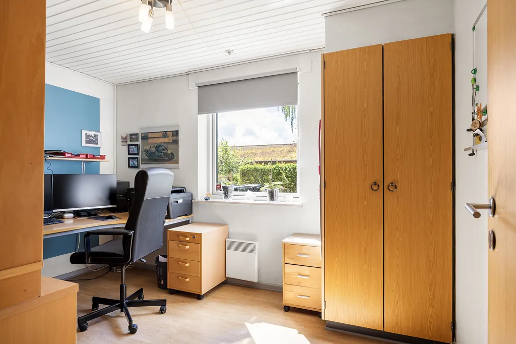 Bureau - Etage Villa with Garden in Bønnerup Strand