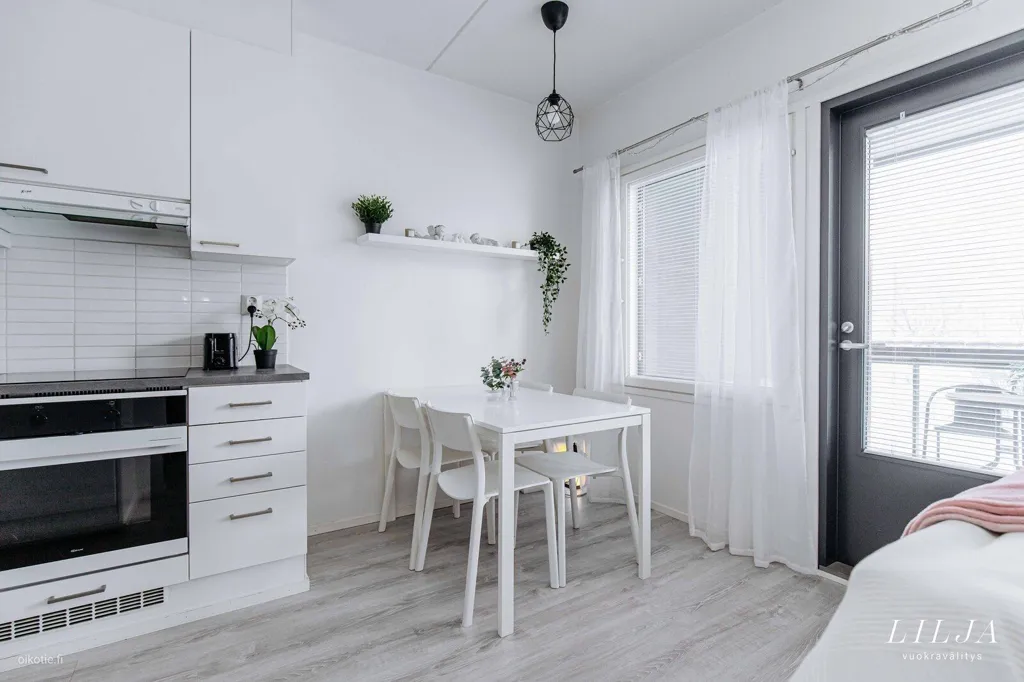 Sala da pranzo - Modern Loft with Balcony in Seinäjoki