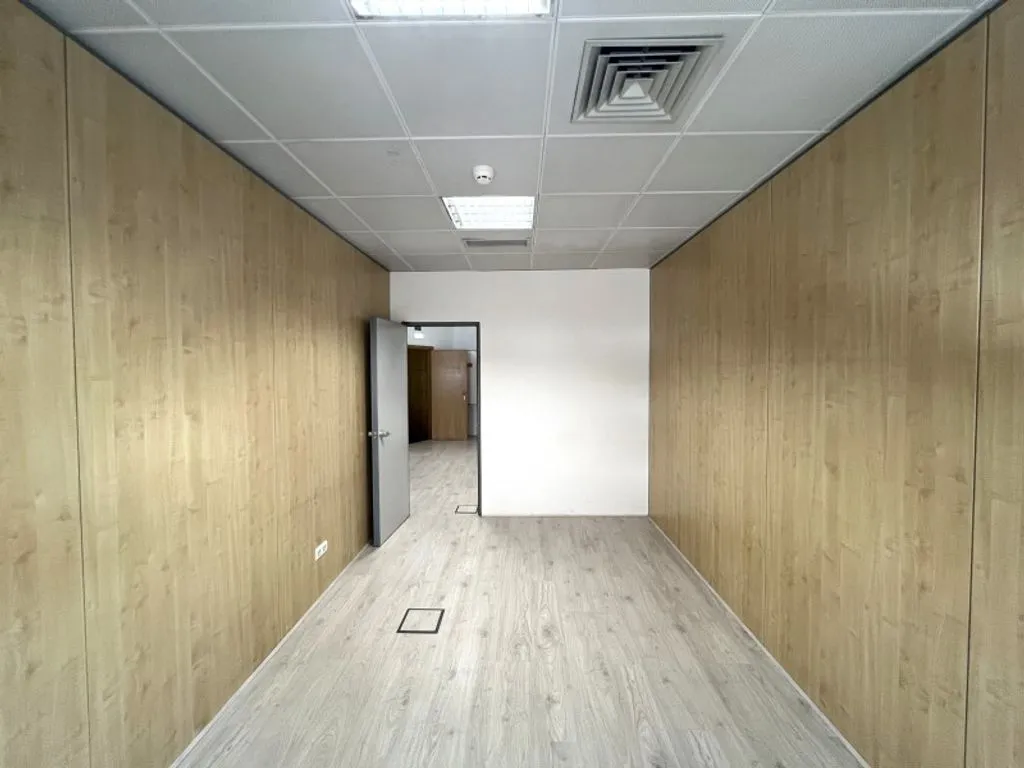 Esik - Luxury Office with Security in Lisbon